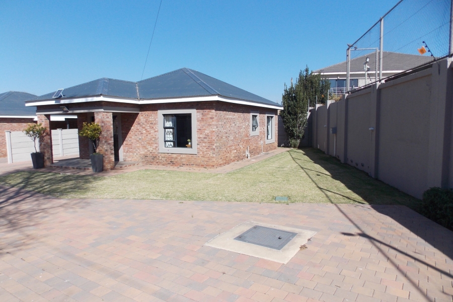 2 Bedroom Property for Sale in Wilkoppies North West